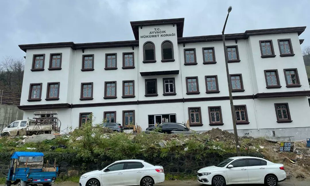 Ayvacık Kaymakamlığı Hükümet Konağı dış cephe görünümü
